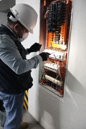 Seguridad eléctrica industrial - Mantenimiento Electrofon