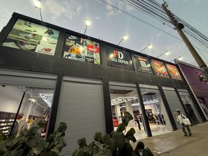 Instalación de postes y luminarias exteriores - Lima